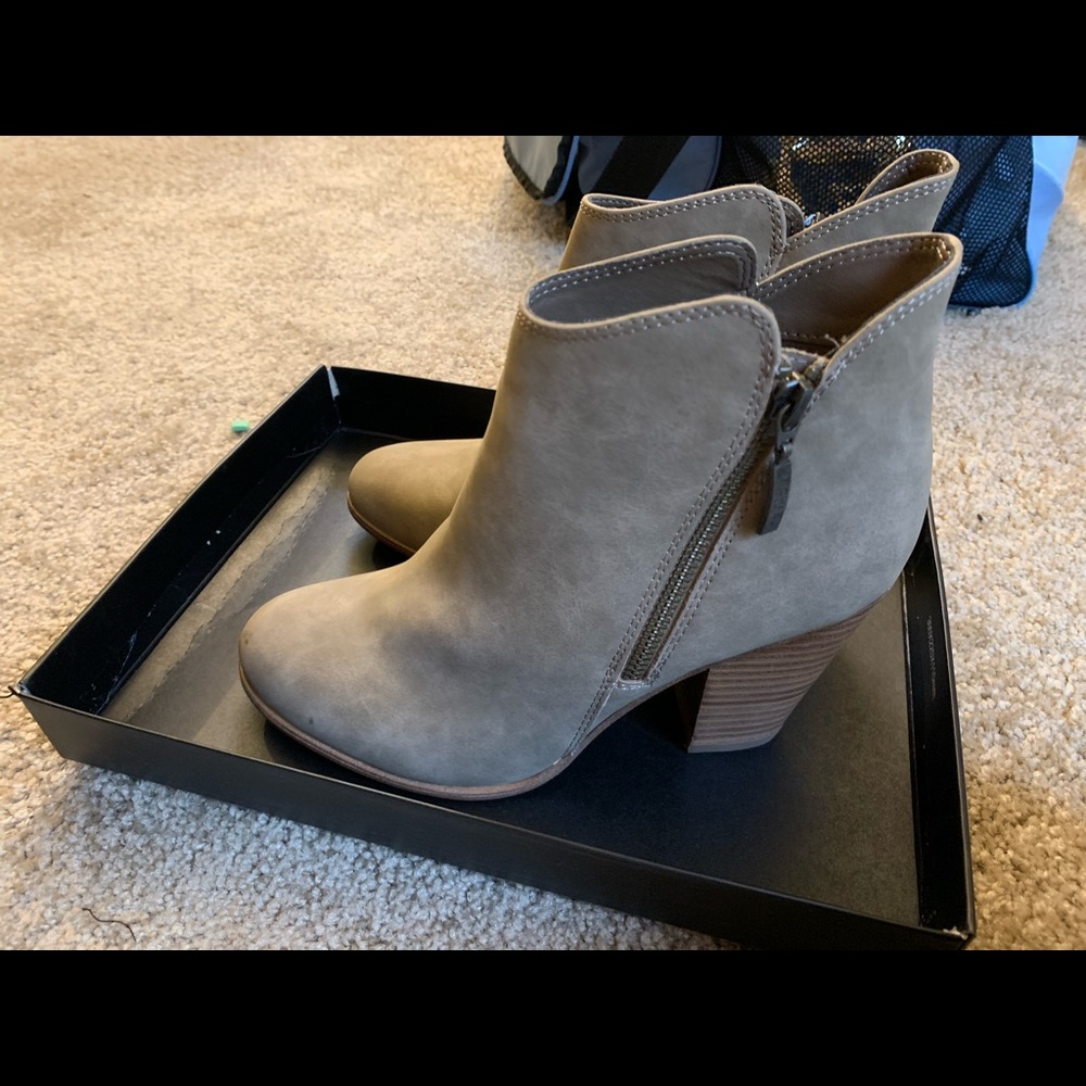 Micheal Shannon ankle booties